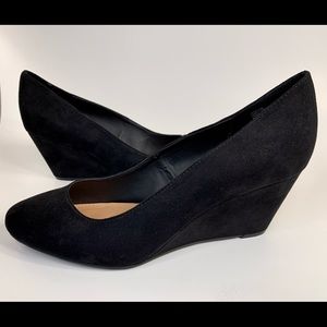 Professional Black Low Wedge Heel
